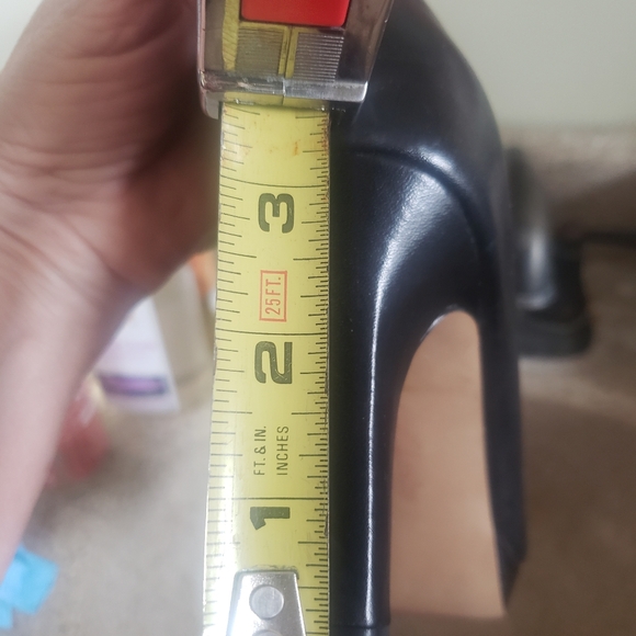 CLARKS Women's Artisan Black High Heels Sz. 8.5 - Picture 8 of 8